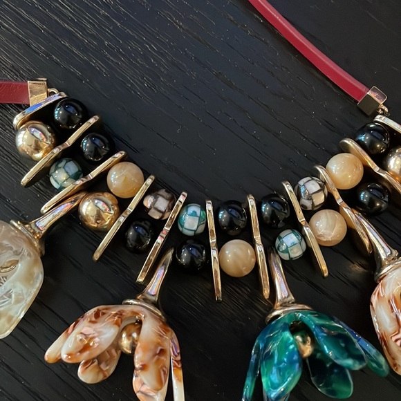 Zara Flower Necklace - Picture 7 of 10